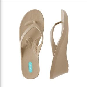 OKA b. Women's Kylie Wedge Flip Flops